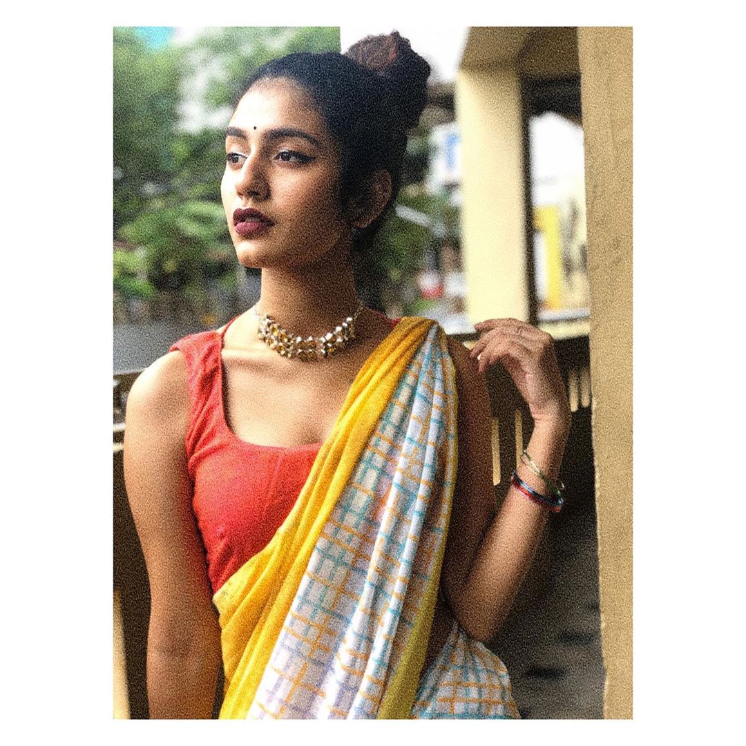 तसेच तिने त्यावर छान दिसेल अशी ज्वेलरी परिधान केली आहे.Photo credit- Instagram