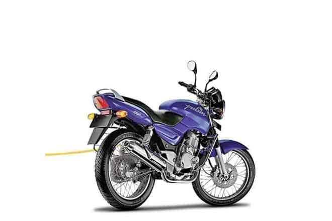 Pulsar 150, Pulsar 180 Classic – 2001 - पहिल्यांदा लाँच केलेल्या पल्सर बाईकमध्ये पारंपारिक गोल हेडलॅम्प होता. बाईकमध्ये 150/180 सीसी, 2 वॉल्व्ह, एअर कूल्ड, सिंगल सिलिंडर, 4 स्ट्रोक युनिट इंजिन होते. हे 12/15 एचपी पॉवर जनरेट करते.