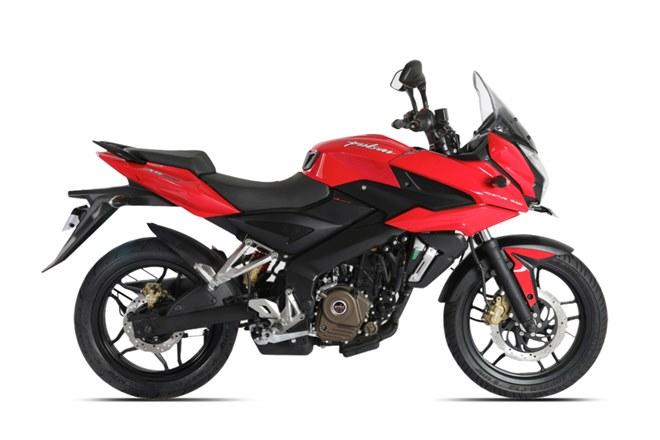 Bajaj Pulsar AS200, Pulsar AS150 – 2015 - एक महिन्यानंतर एप्रिल 2015 मध्ये बजाज पल्सर एएस AS200 आणि पल्सर AS150 एलाँच केली गेली. या मॉडेलमध्ये लाँग ट्रॅव्हल सस्पेन्शन, लार्ज विंडस्क्रीन देण्यात आली होती.