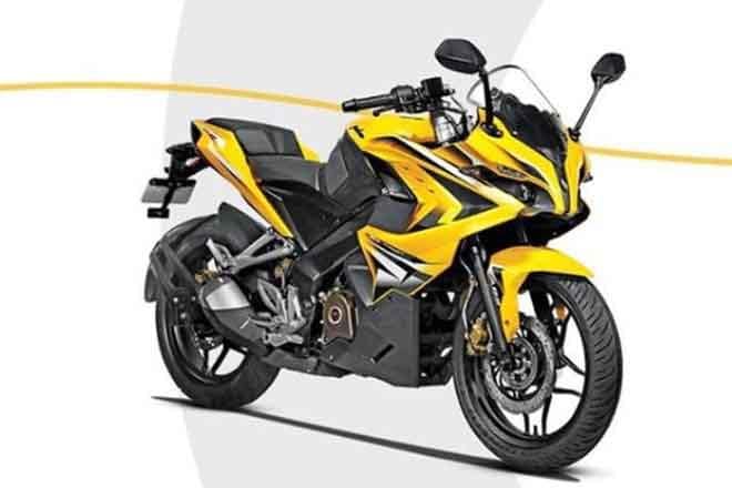 Bajaj Pulsar RS200 – 2015 - मार्च 2015 मध्ये पल्सर RS200 लाँच करण्यात आली. यामध्ये डेटाटाईम रनिंग लाईट्स, नवा डिजिटल अॅनालॉग इन्स्ट्रूमेंट क्लस्टर आणि ऑप्शनल एबीएस देण्यात आले होतं. पल्सर RS200 च्या इंजिनचे पॉवर आऊटपूट 24hp आणि ट्रान्समिशन 6 स्पीड होतं.