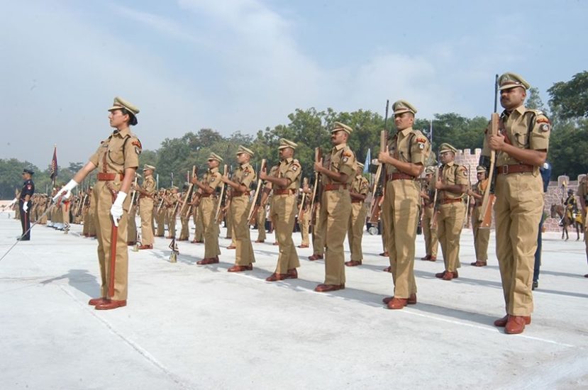 आयपीएस अधिकारी संजुक्ता पराशर या आरामच्याच रहिवासी आहे. तसंच त्या २००६ च्या बॅचच्या आयपीएस अधिकारी आहेत.