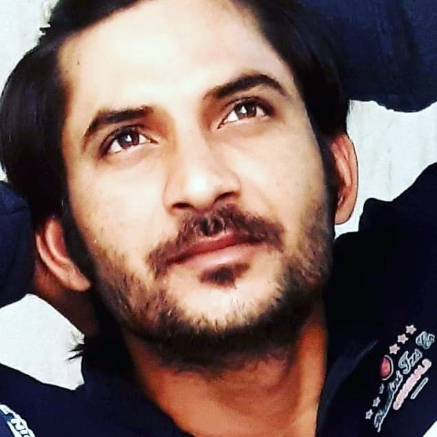 तुम्ही बरेचसह सुशांत सिंह राजपूत सारखे दिसता, अशा कंमेट चाहत्यांनी सचिन तिवारीच्या फोटोवर केल्या आहेत.
