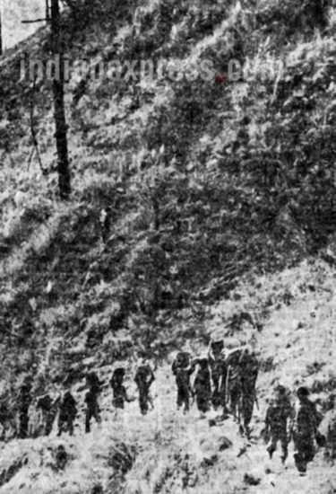 १४ जुलै १९६२: गलवान खोऱ्यातील चौकीभोवती चिनी सैन्याने आपला वेढा अधिक भक्कम केला. तेव्हा स्वसंरक्षणार्थ गोळीबार करण्याचा इशारा भारताने दिला. वृत्त: गलवान खोऱ्यात चीनने आणखी पुढे येऊ नये यासाठी भारताकडून इशारा देण्यात आला. गलवानमध्ये भारतीय सैनिकांपासून चिनी सैन्य ५० ते ७० यार्डावर आहे असे भारत सरकारने सांगितल्याचे वृत्त त्यावेळी प्रसिद्ध झाले होते.
