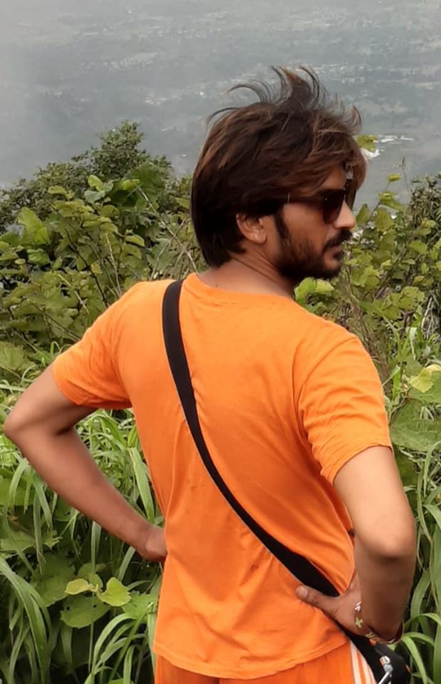सचिन बराचसा सुशांत सिंह राजपूत सारखा दिसतो.
