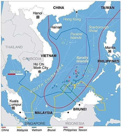 ब्रुनोई – स्पार्टली बेटांच्या हक्कांवरुन चीनचा मलेशिया, व्हिएतनामबरोबरच ब्रुनोईसोबतही वाद सुरु आहे. या बेटांवर नक्की हक्क कुणाचा यावरुन तिन्ही देशांमध्ये संघर्ष बऱ्याच काळापासून सुरु आहे.