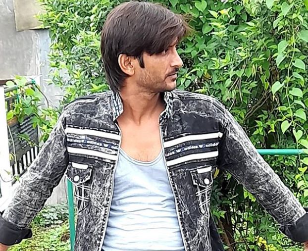 सुशांतच्या वडिलांची भेट घेण्याचा सल्लाही एकाने सचिनला केला आहे.