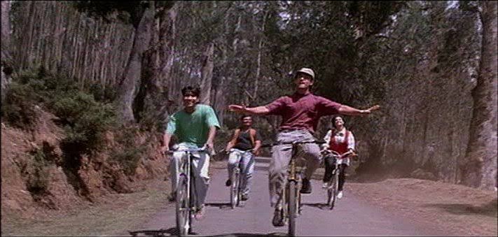 हिंदी सिनेसृष्टीचं सायकल प्रेम अनेक सिनेमांमधून दिसलं आहे. मात्र सायकल रेस म्हटली की डोळ्यासमोर येतो तो आमिरचा जो जिता वही सिकंदर सायकल हा सिनेमाचा अविभाज्य भाग होता. जाणून घेऊ अशाच काही सिनेमांबाबत..