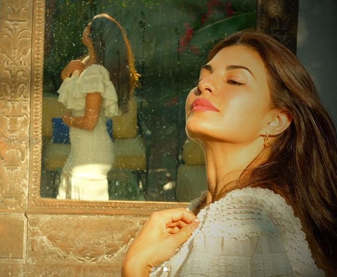 जॅकलीनने आपल्या पोस्टमध्ये लिहिलं आहे की, “गेल्या काही आठवड्यांपासून मी चिंतारोगाचा सामना करत आहे”.