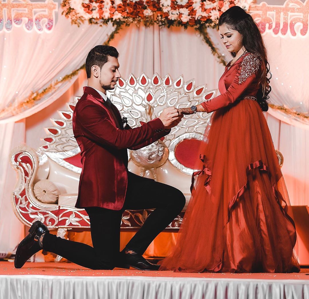 त्या दोघांचे फोटो सध्या सोशल मीडियावर तुफान व्हायरल झाले असून चाहत्यांनी लाइक्सचा वर्षाव केला आहे.