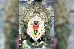 कोल्हापूर : श्रावणातील शुक्रवारी महालक्ष्मी मंदिरात वरद लक्ष्मी पूजा