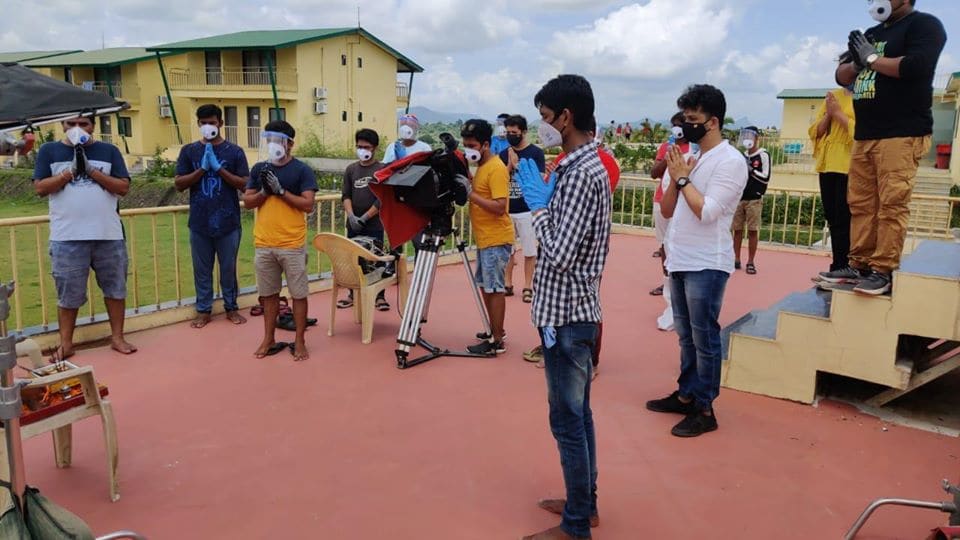 गेल्या काही वर्षांमध्ये महाराष्ट्रातील तमाम लोकांची पसंती मिळवलेल्या माझ्या नवऱ्याची बायको या मालिकेचं चित्रीकरणही नुकतच सुरु करण्यात आलंय. (फोटो सौजन्य - झी मराठी सोशल मीडिया अकाऊंट)
