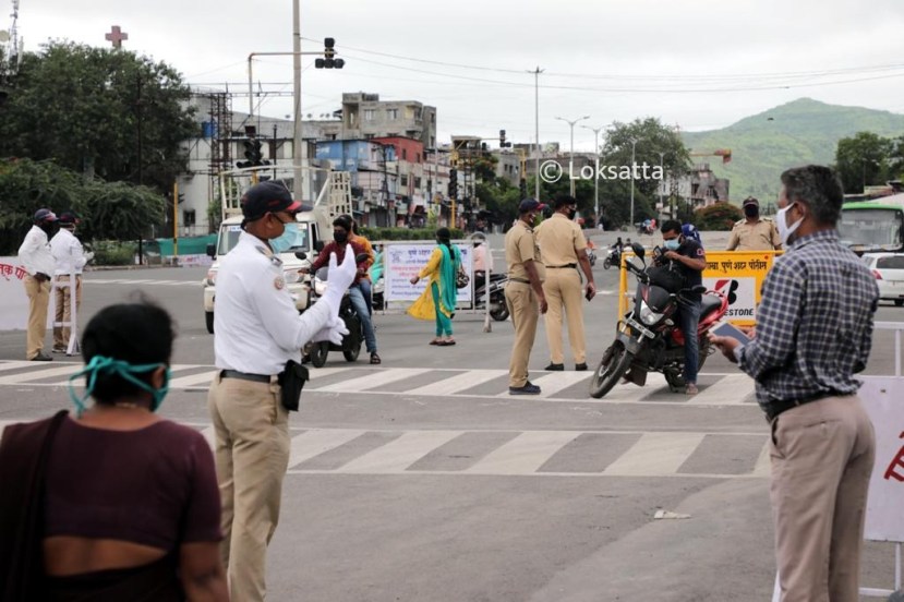 त्यामुळे पुणेकरांनो विनाकारण घराबाहेर पडण्याचा विचारही करु नका, घरातच थांबा आणि करोनाची साखळी तोडा.