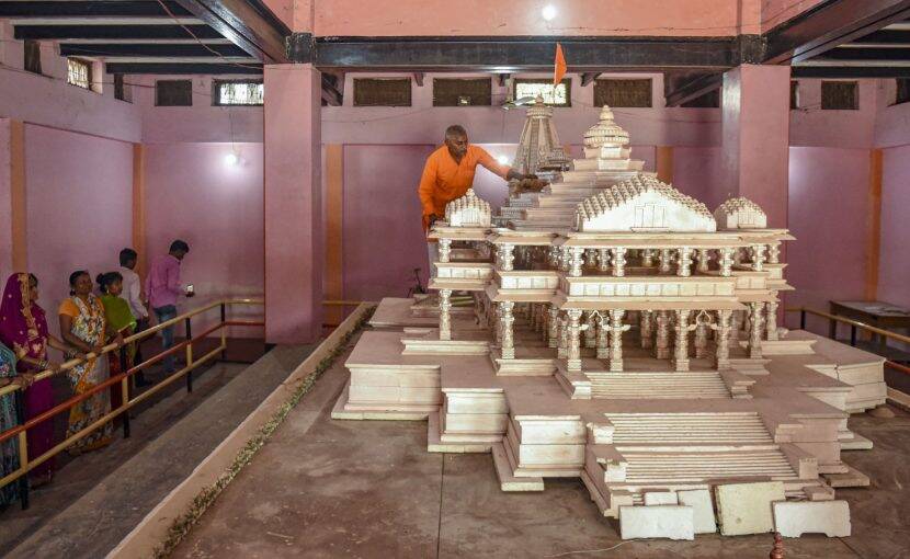 राम मंदिराच्या बांधकामासाठी अंदाजित खर्च ३०० कोटी रुपये इतका असणार आहे. तर परिसरातील २० एकर जागेचं सुशोभीकरण करण्यासाठी तब्बल एक हजार कोटी इतका खर्च असणार आहे. (फोटो सौजन्य : पीटीआय)