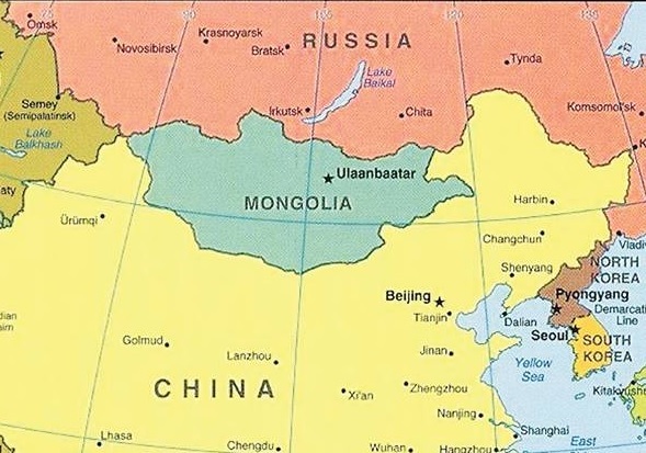 रशिया – जगातील सर्वाधिक क्षेत्रफळ असणाऱ्या या दोन देशामध्येही भूभागावरुन वाद आहे. दोन्ही देशांमध्ये सीमा आणि भूभागासंदर्भातील अनेक करार झाले आहेत. असं असलं तरी रशियाच्या सीमेतील एक लाख ६० हजार स्वेअर किलोमीटरच्या भूभाग आपलाच असल्याचा दावा चीन करतं.