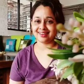जवळपास १२ वर्षे सोनालिका या शोमध्ये माधवी भाभी हे पात्र साकारत आहे.