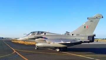 ग्लोबल टाइम्समध्ये तज्ज्ञांच्या हवाल्याने राफेल IAF कडे असलेल्या सुखोई-३० MKI पेक्षा सरस आहे. पण चीनच्या J-20 पेक्षा एक जनरेशन मागे आहे, असा दावा करण्यात आला आहे. ग्लोबल टाइम्स चिनी कम्युनिस्ट पार्टीचे मुखपत्र आहे.
