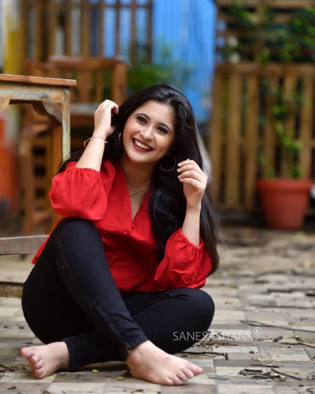 गायत्रीने नुकतंच फोटोशूट केलं असून तिच्या फोटोंसोबतच हटके कॅप्शन्सनी नेटकऱ्यांचं लक्ष वेधलं आहे.