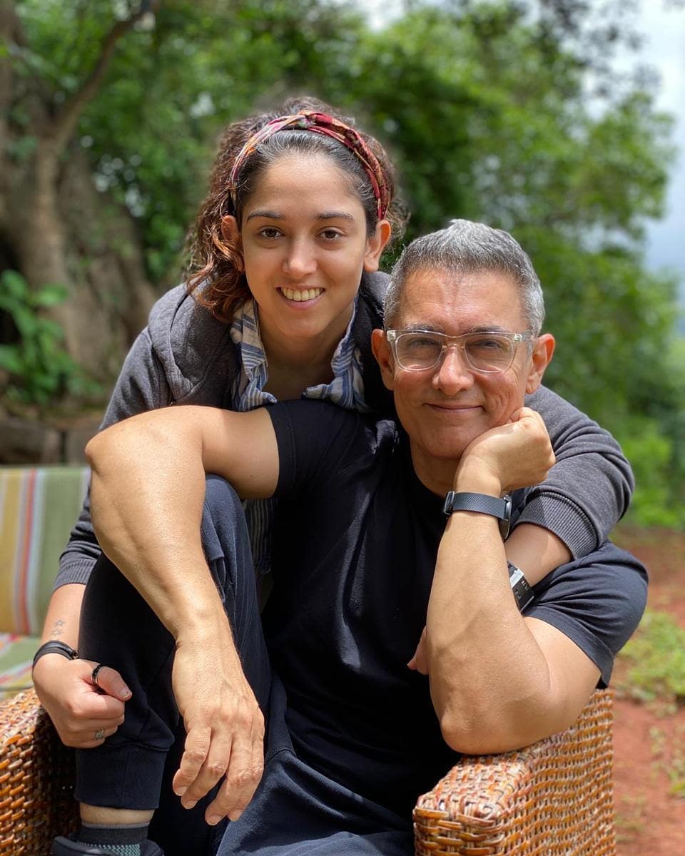 बॉलिवूड अभिनेता आमिर खानची मुलगी इरा खान सतत चर्चेत असते. ती सोशल मीडियावर शेअर करत असेलेल्या फोटोंमुळे चर्चेत असते.