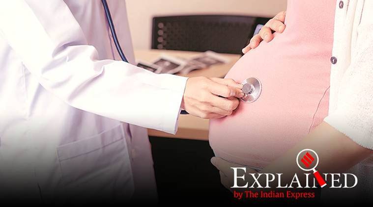 या दुर्मिळ घटनेचं इंडियन एक्स्प्रेसनं वृत्त दिलं आहे. या संपूर्ण घटनेची माहिती बी.जे. वैद्यकीय महाविद्यालयातील बालरोगशास्त्र विभागप्रमुख प्रा. डॉ. आरती किणीकर यांनी इंडियन एक्स्प्रेसला दिली. “पुण्यातील ससून रुग्णालयात हडपसर परिसरात राहणारी एक २२ वर्षीय गर्भवती महिला दाखल झाली होती. प्रसुतीच्या एक दिवस अगोदर ताप आल्यानं ती मे महिन्याच्या शेवटच्या आठवड्यात रुग्णालयात भरती झाली होती."