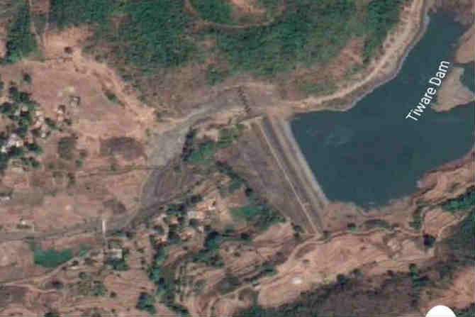 एसआयटीचा अहवालही गुलदस्त्यात आहे. त्यामुळे धरण फुटीच्या प्रकरणाची सरकारी पातळीवरील अनास्था दिसून आली. तिवरे धरणाचे बांधकाम २००० साली पूर्ण झाले. २०१७ मध्ये धरणाला गळती लागली. २०१९ मध्ये धरण दुरुस्तीचे काम हाती घेण्यात आले.