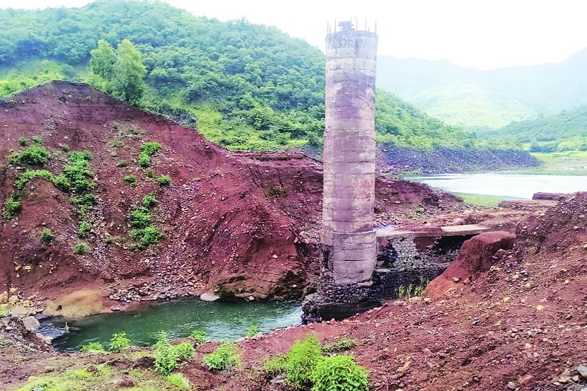 ३० मे धरणाची दुरुस्ती पूर्ण झाली. एक टीएमसी पाणी साठवण्याची क्षमता असलेले तिवरे धरण २ जुलैला फुटले. धरणाची योग्य दुरुस्ती न झाल्याने ते धरण फुटले.