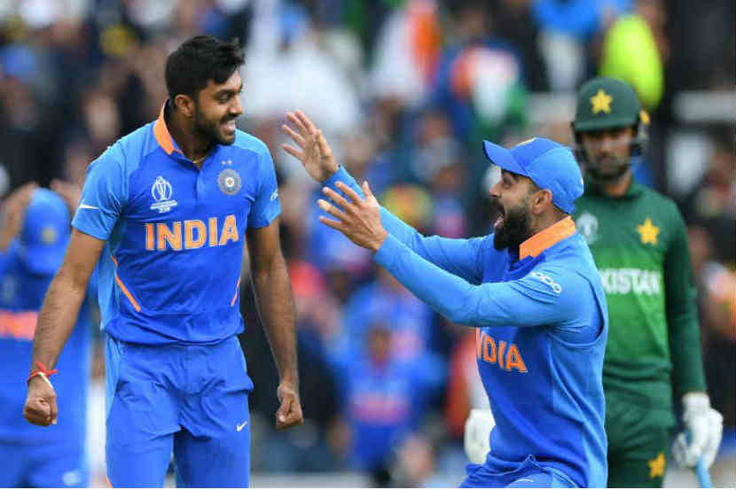 दमदार कामगिरी करणारा टीम इंडियाचा हा अष्टपैलू खेळाडू प्रेमाच्या पिचवर मात्र 'क्लीन बोल्ड' झाला. हा खेळाडू म्हणजे विजय शंकर...