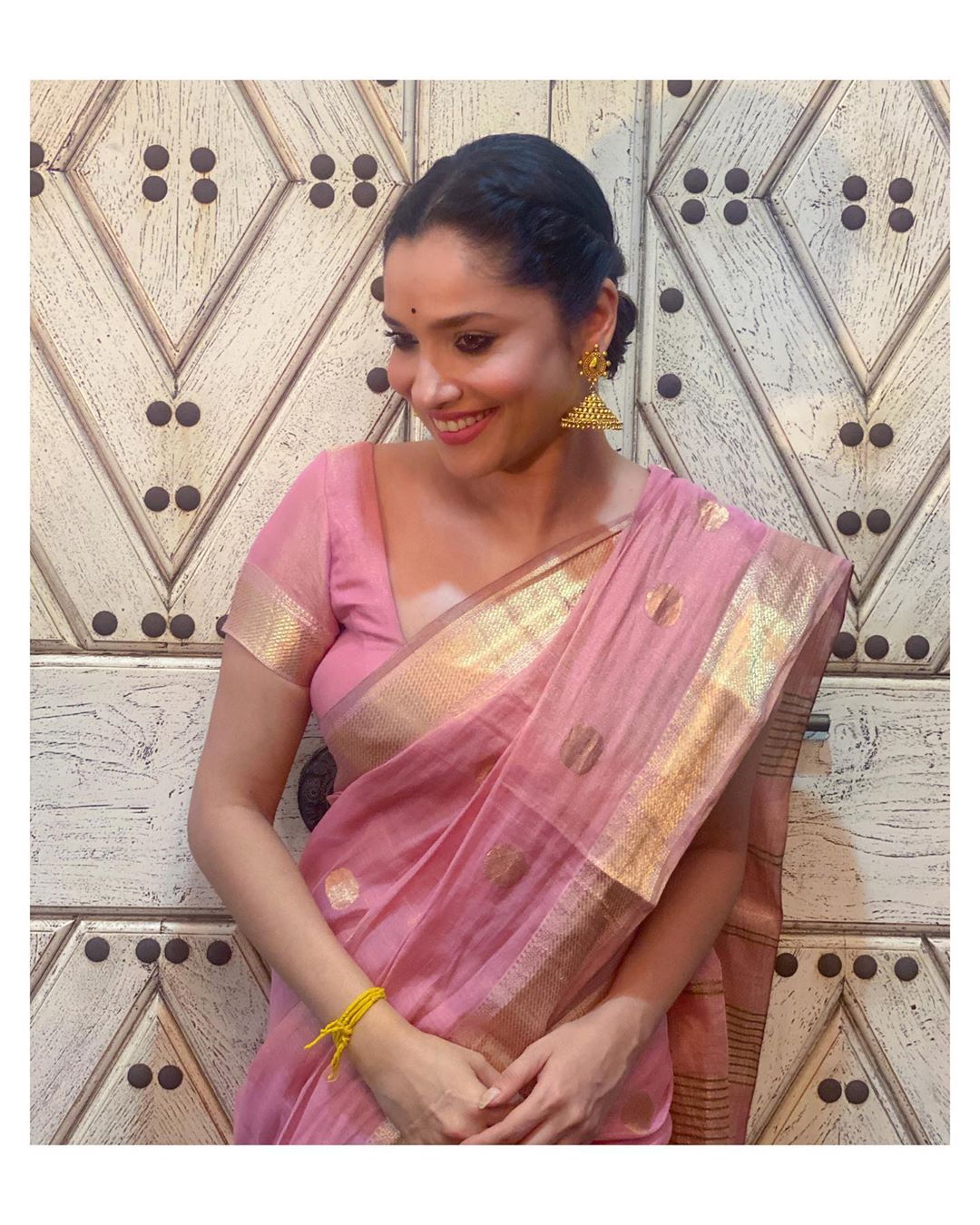 याच फोटोंच्या शेवटी तिने #PowerofWoman हा हॅशटॅग वापरत 'नारीची शक्ती' काय असते हे सांगितलं आहे. (सर्व फोटो - अंकिता लोखंडे इस्टाग्राम)