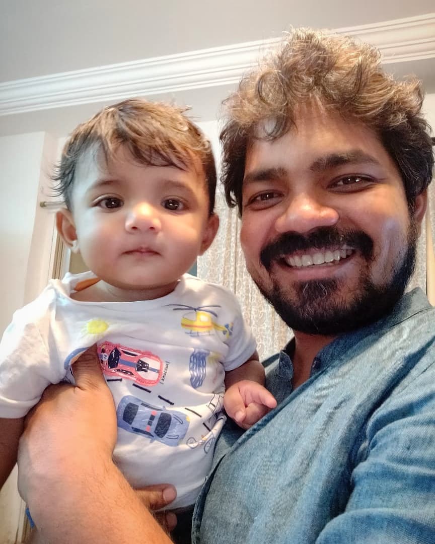 अत्यंत साधेपणाने वावरणाऱ्या अविनाशच्या रक्तात चित्रपट पूर्णपणे भिनला आहे. अविनाशच्या या प्रवासामागे त्याच्या वडिलांची प्रेरणा आहे.