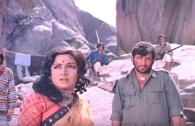 आज जब तक है जान जाने जहाँ मै नाचुंगी हे गाणंही तितकंच खास झालंय.. शोले हा सिनेमा आणि त्याची जादू अनेक पिढ्यांवर कायम राहिली.. हा सिनेमा ४५ वर्षांचा झाला तरीही त्याची जादू संपलेली नाही. सिनेमा पाहताना तो आजही आपल्याला तितकाच 'भारी' वाटतो.