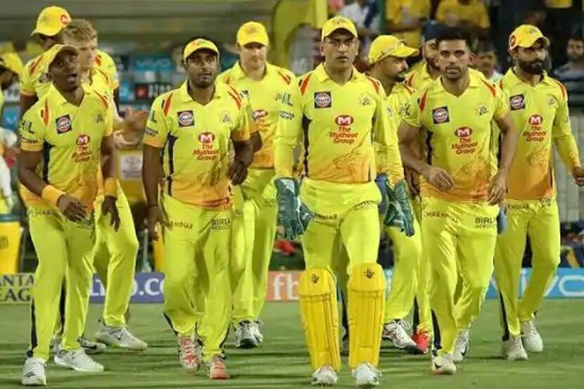 IPL साठी धक्कादायक बातमी ! CSK संघातील गोलंदाजासह सपोर्ट स्टाफमधील १२ जणांना करोनाची लागण