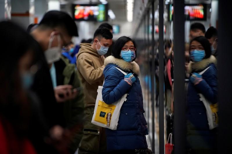 मात्र चीनमधील वरिष्ठ आरोग्य अधिकाऱ्याने सरकारी टीव्हीला दिलेल्या माहितीनुसार, २२ जुलैपासून आपत्कालीन वापराच्या अधिकृततेखाली आधीपासूनच लोकांना लस देण्यात येत आहे. (Photo: Reuters)