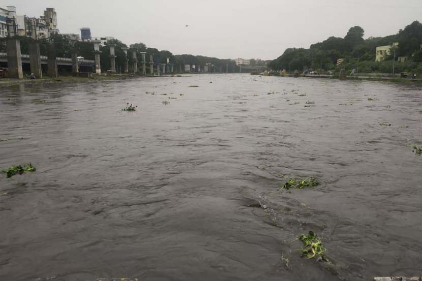 पुणे : खडकवासला धरणातून पाण्याचा विसर्ग सुरु करण्यात आला आहे.