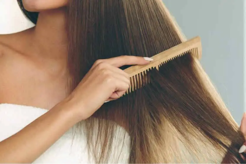 केसांची निगा राखण्यासाठी – आपल्याकडे भेंडीसह बरेच आरोग्यदायी केस असू शकतात जे केसांच्या निगा उत्पादनांमध्ये समाविष्ट आहेत. केसांचे झुबके रोखणारे हे खास उत्पादन टाळूच्या नैसर्गिक मॉइस्चरायझिंग गुणधर्मांसह उभे आहे. ओकरा, जो कुरळे आणि निर्जीव केसांसाठी एक आदर्श काळजी उत्पादन आहे, केसांच्या कोंबिंग डँड्रफवर त्याचा आणखी एक परिणाम होतो.
