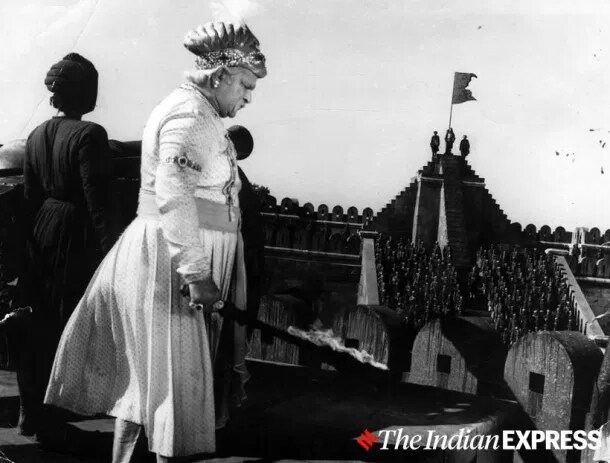 बॉलिवूडचा लोकप्रिय ठरलेला हा चित्रपट केवळ हिंदी भाषेतच प्रदर्शित झाला नसून अन्य भाषांमध्येही त्याचं डबिंग करण्यात आल्याचं म्हटलं जातं. (Source: Photo by Express archives)