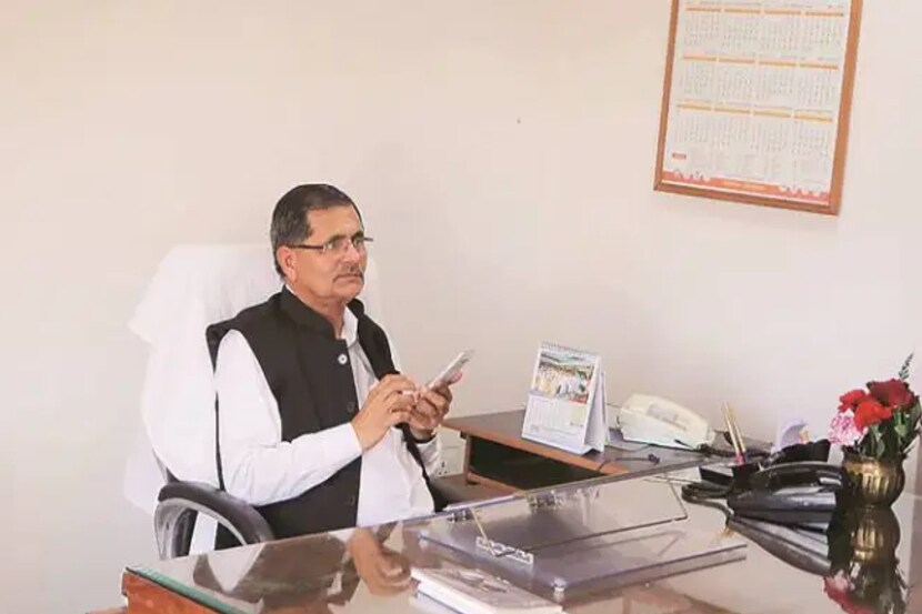 प्रदीप कासनी (हरयाणा) : ७० वेळा बदली (Express Photo by Kamleshwar Singh)