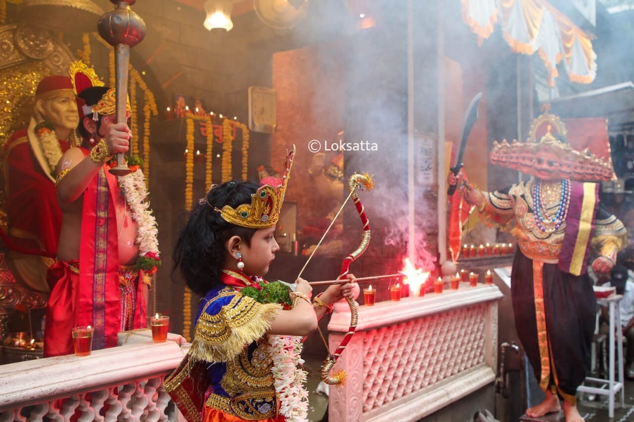 संपूर्ण देशात जल्लोषाचं वातावरण पहायला मिळालं.