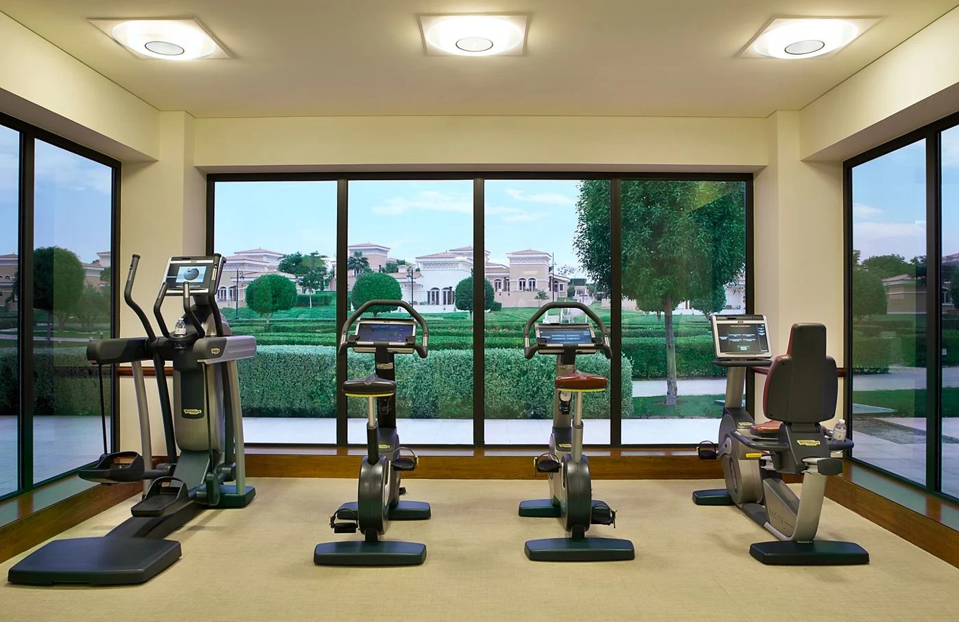 खेळाडूंना सराव आणि व्यायामासाठी २४ तास हेल्थ क्लबची सुविधाही या हॉटेलमध्ये आहे. (छायाचित्र सौजन्य - Ritz-Carlton)