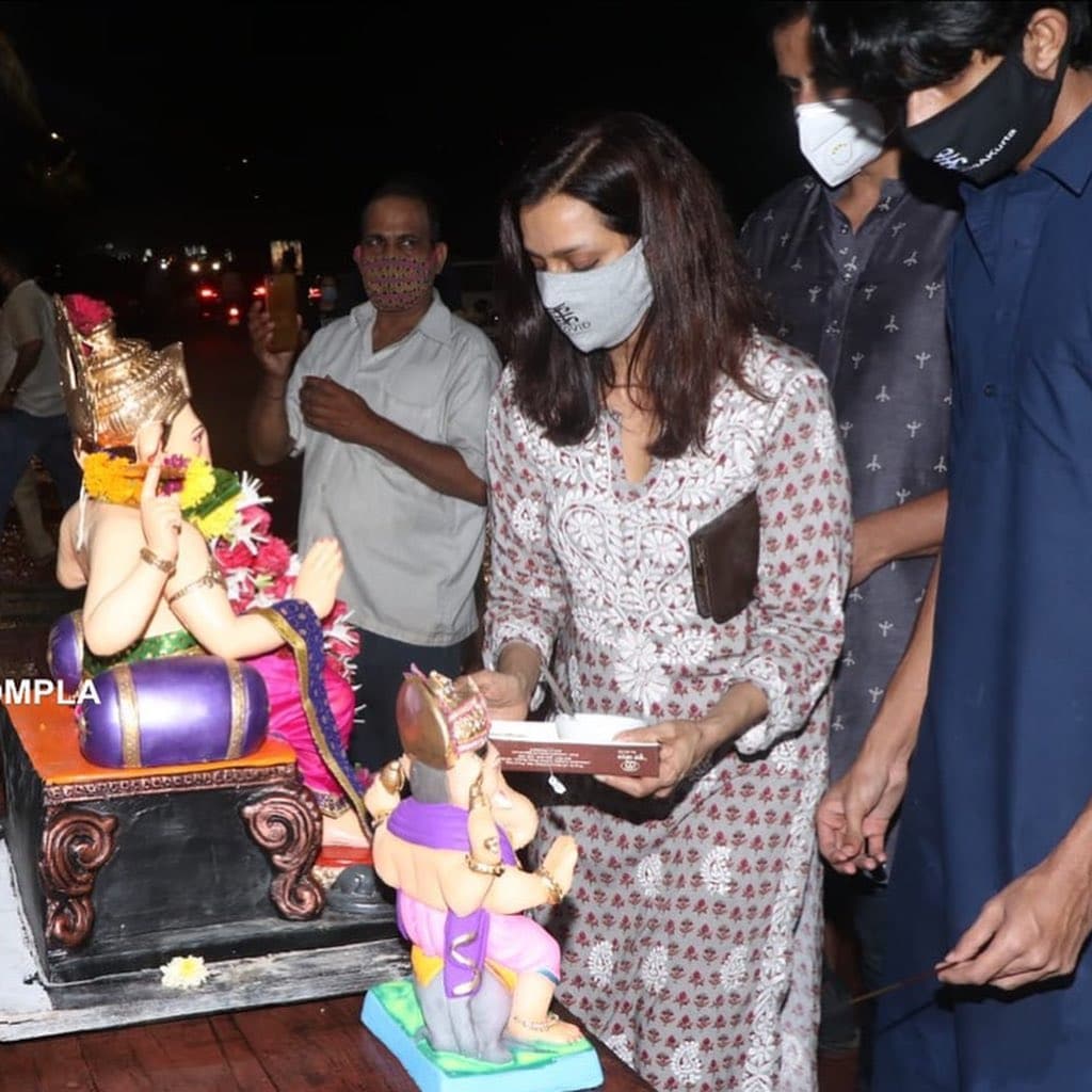 सोनू सूद सोशल मीडियावर प्रचंड सक्रीय असतो. (फोटो सौजन्य Voompla इन्स्टाग्राम)