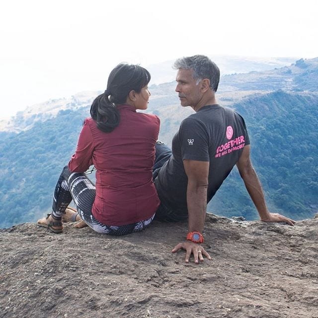 अनेकांनी त्यांच्या नात्यावर प्रश्नही उपस्थित केले पण तरीही मिलिंद आणि अंकिताने त्यांच्यातील प्रेमातून सर्वांची तोंडे बंद केली.