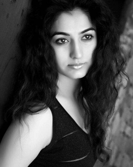 मालिकेत तारक मेहता यांच्या पत्नीची भूमिका साकारणाऱ्या अंजली यांचे मूळ नाव नेहा मेहता आहे. त्यांचा जन्म नऊ जून १९७८ रोजी झाला.