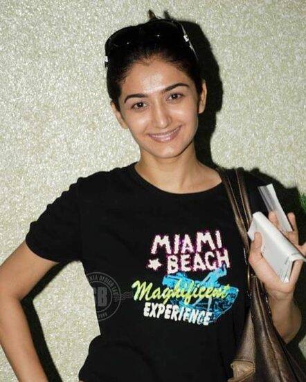 नेहा मेहताचे पूर्वज गुजरात पाटनचे आहेत. पण त्या वडोदरा आणि अहमदाबाद शहरात लहानाच्या मोठया झाल्या.