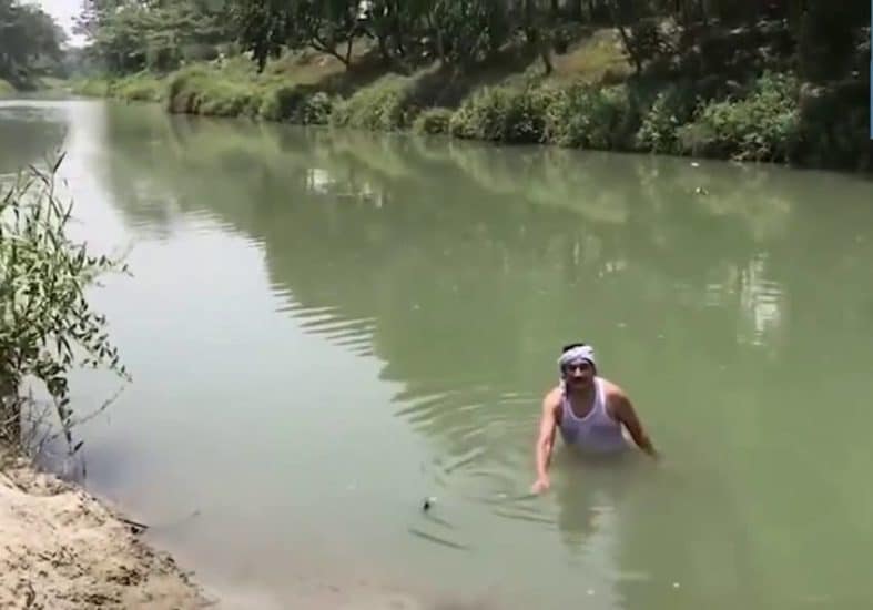 एकदा पुरावा शोधण्यासाठी गुप्तेश्वर पांडे यांनी नदीत उडी मारली होती.