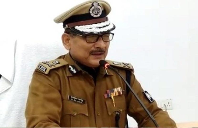 बिहारचे माजी पोलीस महासंचालक गुप्तेश्वर पांडे गेल्या काही दिवसांपासून सतत चर्चेत आहेत. आधी सुशांत सिंह राजपूत मृत्यू प्रकरणामुळे वारंवार त्यांचं नाव मीडियामध्ये चर्चेत होतं. तर नुकतीच त्यांनी स्वेच्छानिवृत्ती घेतली असून राजकारणात प्रवेश करण्याची शक्यता व्यक्त केली जात आहे. गुप्तेश्वर पांडे यांनी आपण सध्या तरी असा कोणता निर्णय घेतला नसल्याचं सांगत आहेत. गुप्तेश्वर पांडे यांची आयपीएस होण्याची इच्छा नव्हती. जाणून घेऊयात मग नेमकं त्यांनी पोलीस खात्यात येण्याचा निर्णय का घेतला...(All Photos: Facebook)