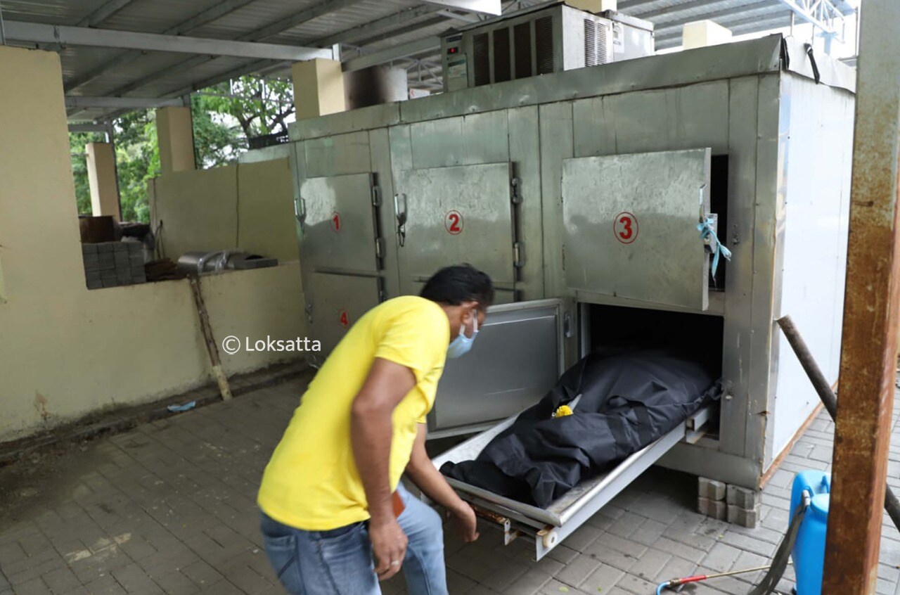 गुरुवारी पुणे शहराने करोनाबाधित रुग्णसंख्येत एक लाखांचा टप्पा ओलांडला आहे.