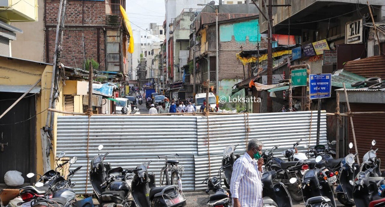 पुण्यात गुरुवारी दिवसभरात १ हजार ९१६ नवे करोनाबाधित रुग्ण आढळले.