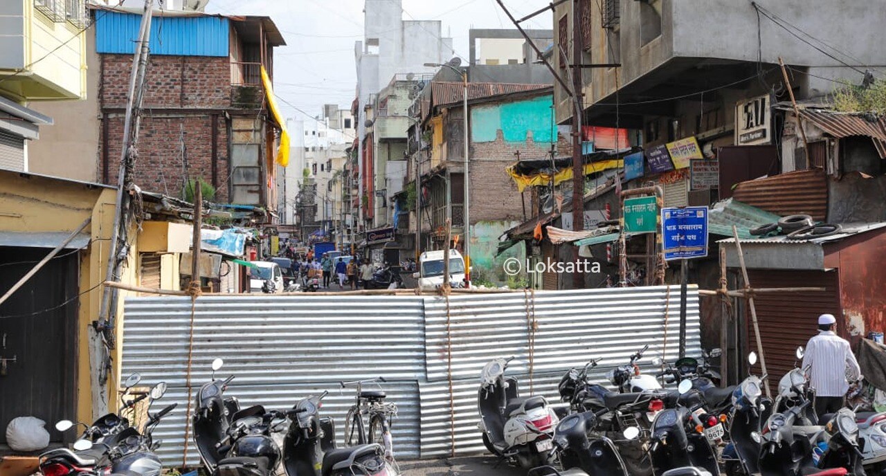 पुण्यातील एकूण करोनाबाधित रुग्णसंख्येने आता १ लाखांचा टप्पा ओलांडला आहे.