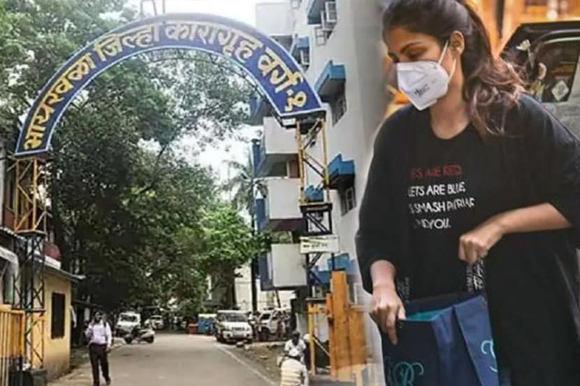 रिया आणि अन्य आरोपींनी भ्रमणध्वनीतून काढून टाकलेले व्हॉट्सअ‍ॅप संदेश ईडीने प्राप्त केले. त्यातून रिया आणि अन्य आरोपी अमली पदार्थ विक्रेत्यांच्या संपर्कात होते, अशी माहिती पुढे आली. त्यानंतर ‘एनसीबी’ने गुन्हा नोंदवून या प्रकरणी तपास सुरू केला.
