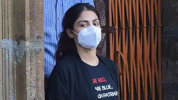करोनामुळे सध्या कैद्यांना प्रतिकारशक्ती वाढवण्यासाठी दूध आणि हळद दिलं जात आहे. मुंबईत महिलांसाठी एकमेव कारागृह असणाऱ्या भाखळ्यातील जेलमध्ये गेल्या काही महिन्यात अनेक जण करोना पॉझिटिव्ह आढळले आहेत. संग्रहित (फोटो - पीटीआय)