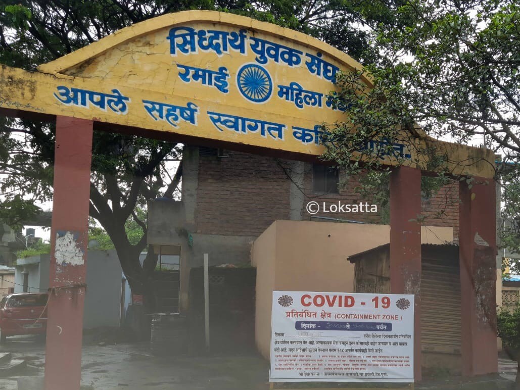 पुणे शहर आणि ग्रामीण भागात सातत्याने करोनाबाधित रुग्णसंख्येत वाढ होताना पहायला मिळते आहे. त्यामुळे प्रशासनाकडून पुण्यात पुन्हा एकदा लॉकडाउन जाहीर केलं जाण्याची शक्यता आहे. पुणे ग्रामीण येथील वाघोली ग्रामपंचायतीने ६ दिवसांना जनता कर्फ्यू घोषित केला आहे. (सर्व छायाचित्र - आशिष काळे)