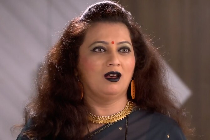 मालिकेत प्रज्ञा कारखानीस ही नकारात्मक भूमिका साकारणारी अभिनेत्री संजीवनी साठे चांगलीच लोकप्रिय झाली आहे.